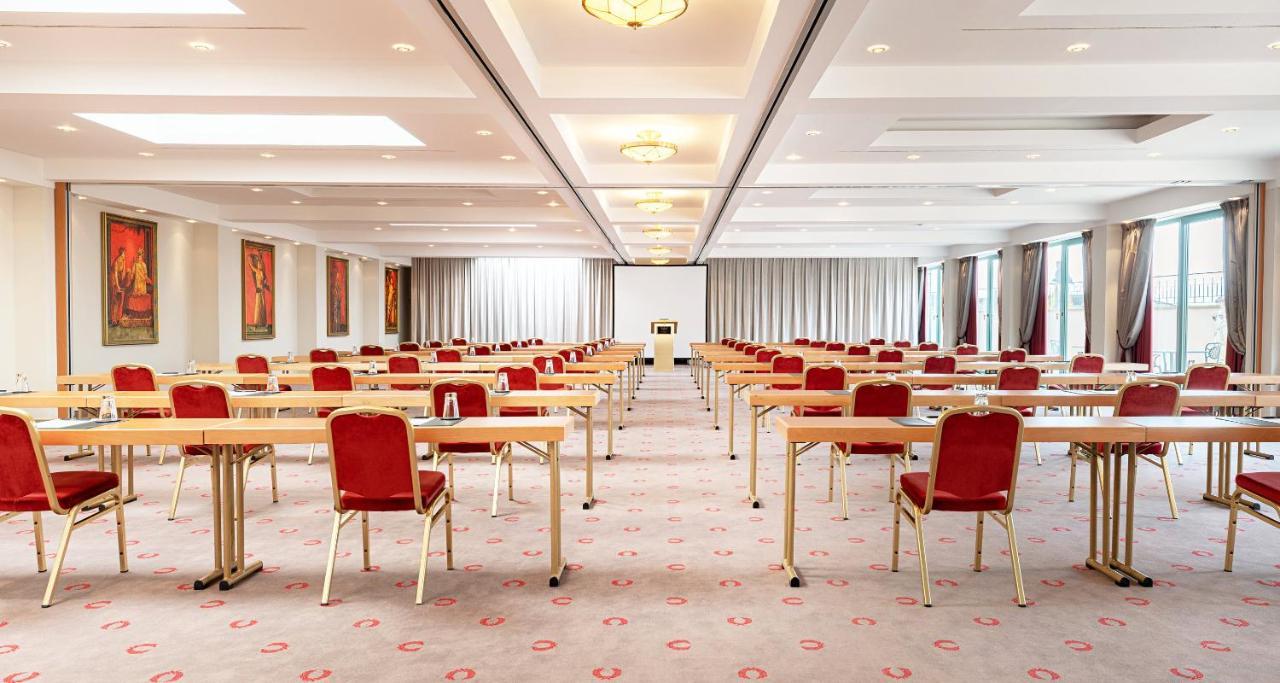 Victor'S Residenz-Hotel Schloss Berg Nennig Exterior foto Meeting room