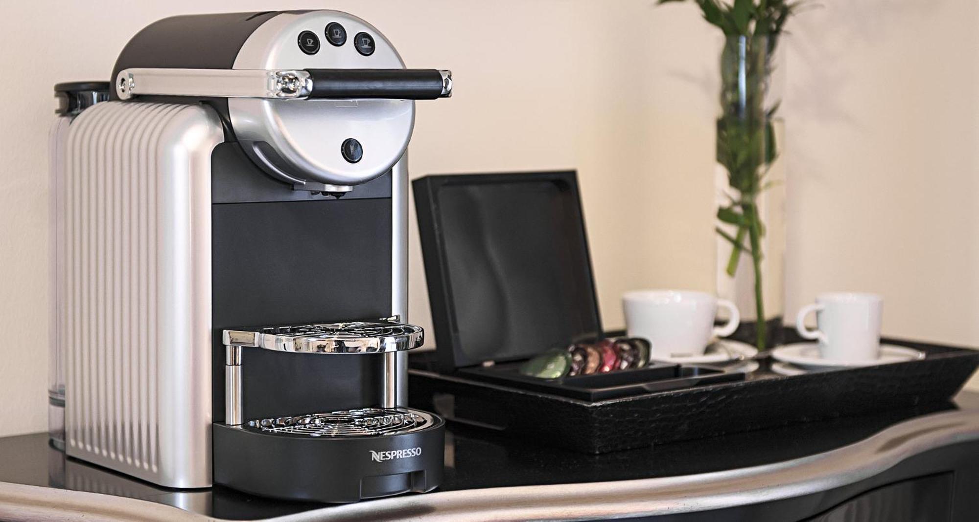Victor'S Residenz-Hotel Schloss Berg Nennig Exterior foto A Nespresso coffee machine