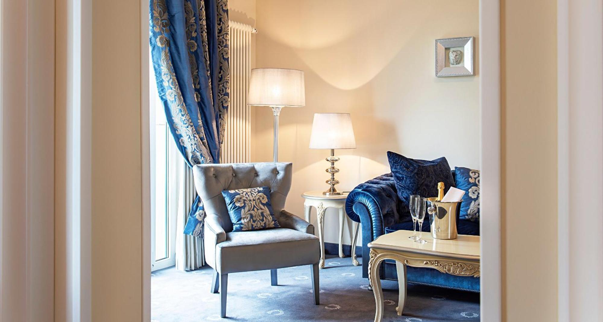 Victor'S Residenz-Hotel Schloss Berg Nennig Quarto foto A suite at the hotel