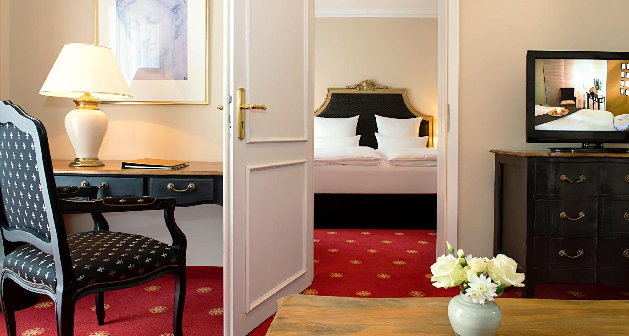 Victor'S Residenz-Hotel Schloss Berg Nennig Quarto foto A suite at the Hotel de France